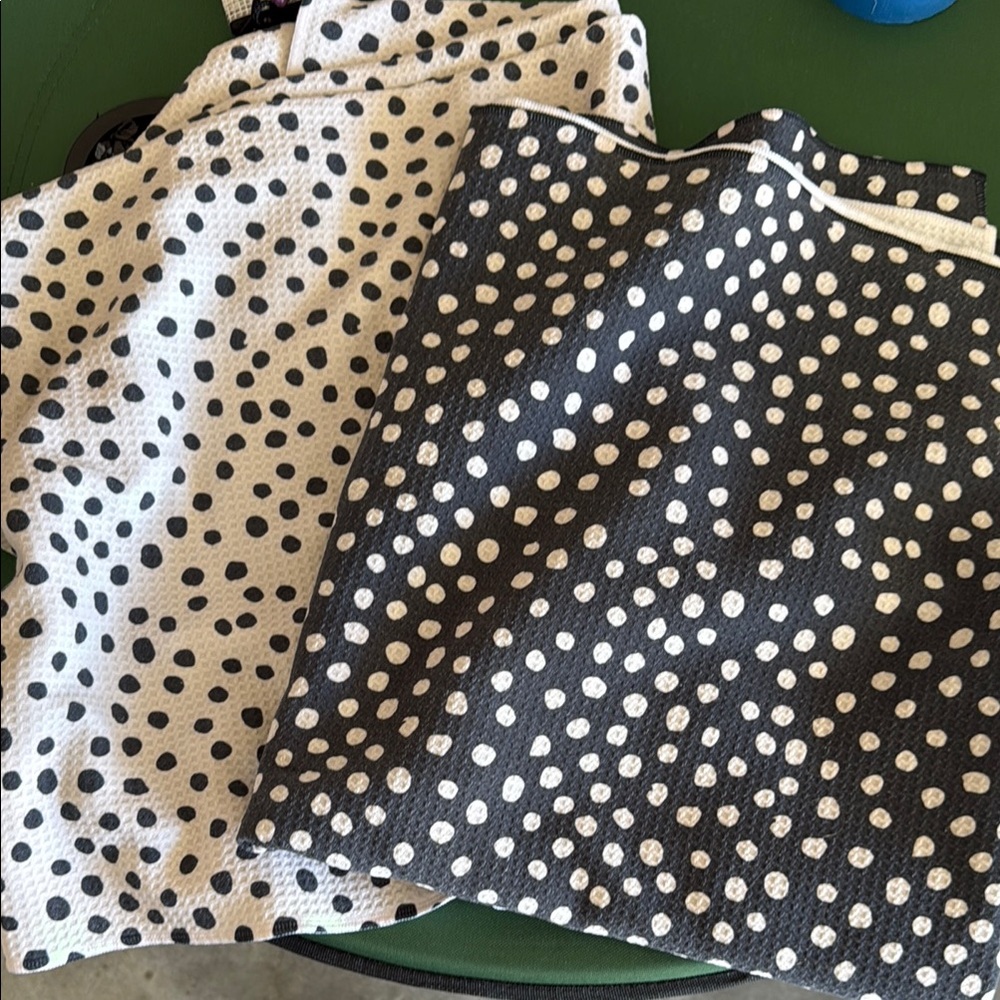 Geometry bath towels in polka dot (set of two)